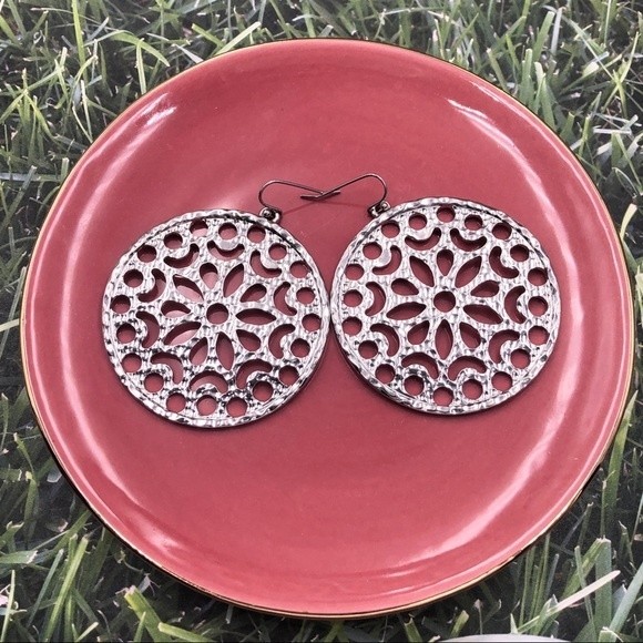 🍀 Filigree Round Disk Silver Earrings - Picture 1 of 2